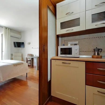 Cipro's Flat Roma