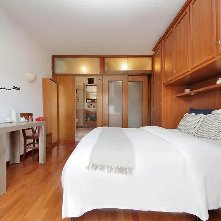 Cipro's Flat Rome