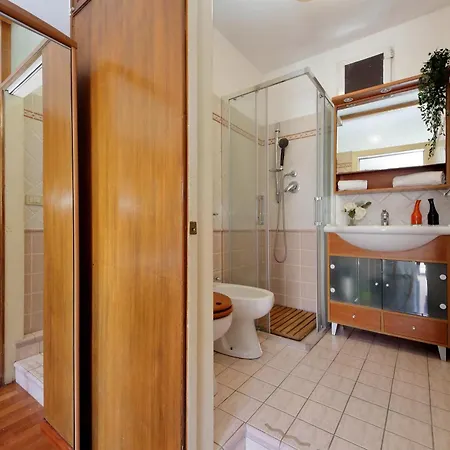 Cipro's Flat * Rome